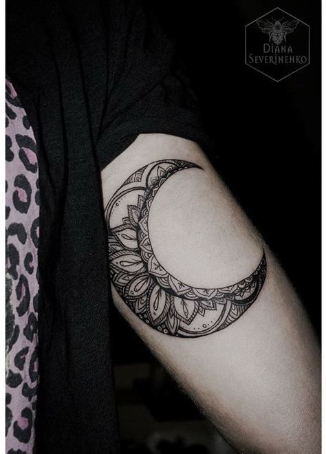 tatuajes de luna para hombres